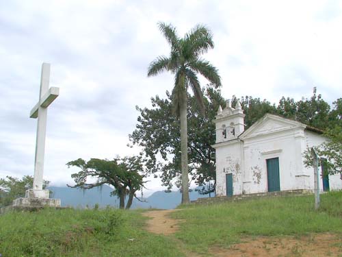 Capela do Nosso Senhor do Bonfim, patrimônio cultural de Magé. Foto retirada do site Magé Turismo.